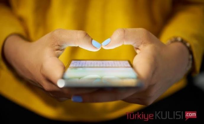 Tek elle mi mesaj yazarsın, iki elle mi?
