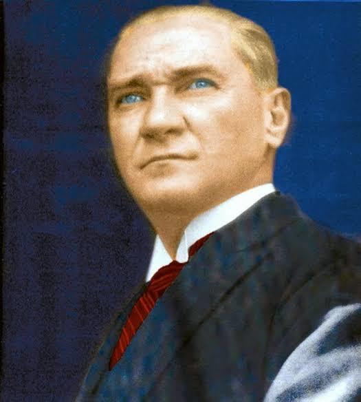 Sizce de Jean Claude Van Damme, Atatürk'e efsane benzemiyor mu 😍?