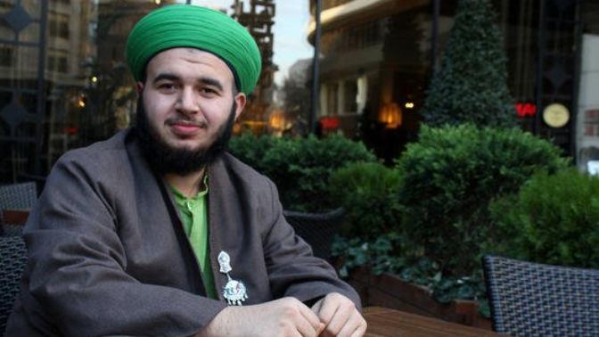 Bu resimdeki şahsı nasıl buluyorsunuz içinizde bu adamı arayan var mı nasıl biri size göre?