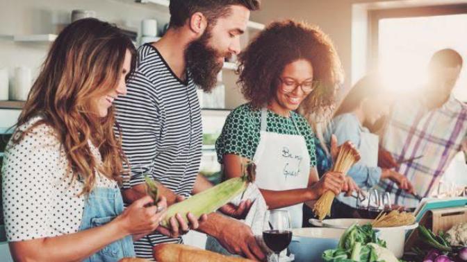 Herkes yemek yapmayı bilmek zorunda mı?