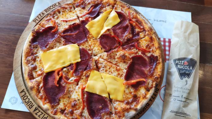 Vegan pizza mı, et türü içeren pizzalar mı tercih edersiniz?