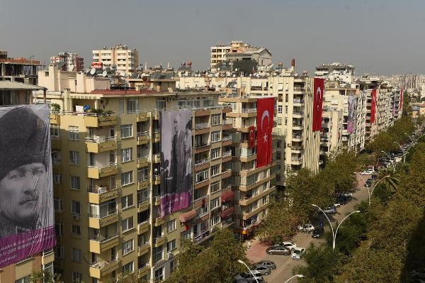 Bu fotoğrafın çekildiği gün 23  Nisan  , 19 Mayıs veya 30 Ağustos değil, Adanada SIRADAN BİR GÜN