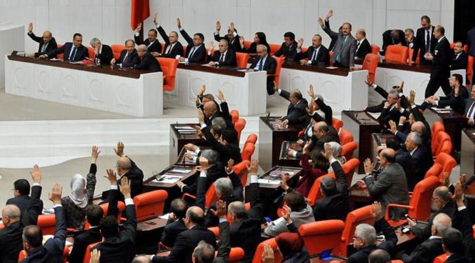 Sırf muhalefetten geldi diye sağlık çalışanlarını koruma yasasını reddetmek doğru mu?