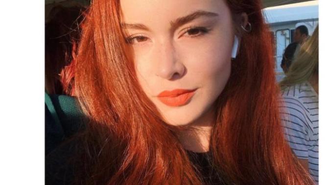 Sizce hangisinin saç rengi daha iyi, hangisi güzel taşımış?