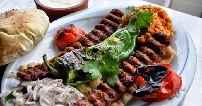 Adana kebap ile Urfa kebap arasındaki fark nedir, en çok hangisini seversiniz?