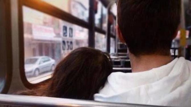 Yolculukta uyuyan sevgilinize omzunuzu feda eder miydiniz?