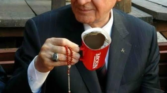 Nescafenin üzerine mi sıcak su dökülür yoksa sıcak suyun üstüne mi Sence hangisi doğru?