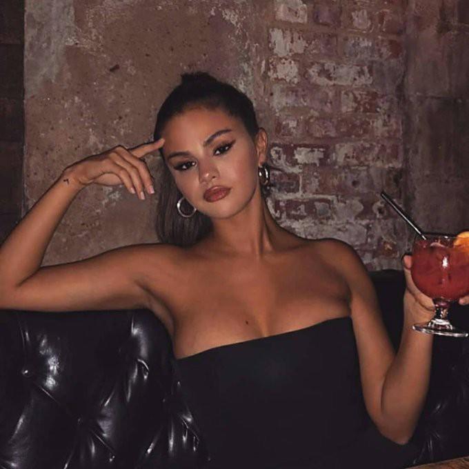 Selena Gomez mi daha güzel rihanna mı?