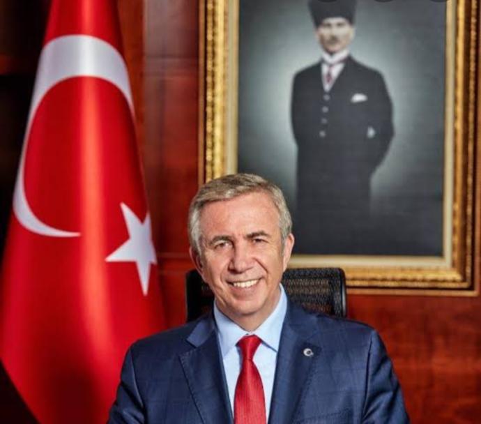Ekrem İmamoğlu mu Mansur Yavaşmı sizce hangisi ?