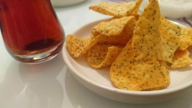 Cips ile çay keyfi 🤤 Akşam çayının yanında ne istersin?