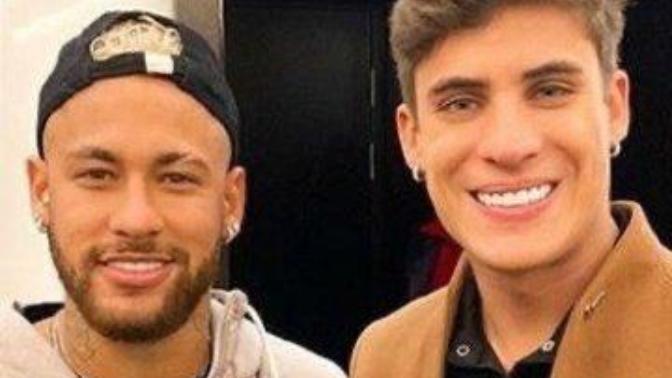Neymar'ın yeni üvey babası 22 yaşında. Neymar'ın annesi 22 yaşındaki sevgilisiyle aşkını ilan etti. Ne düşünüyorsunuz?