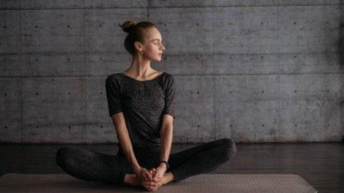 Regl döneminde yoga ve meditasyon yapmak faydalı olur mu?
