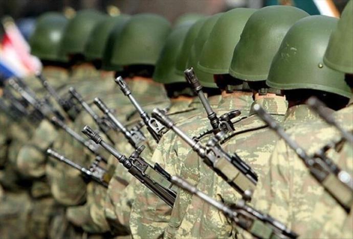 Korona virüs sebebiyle askerliğin 1 ay uzatılması konusunda ne düşünüyorsunuz?
