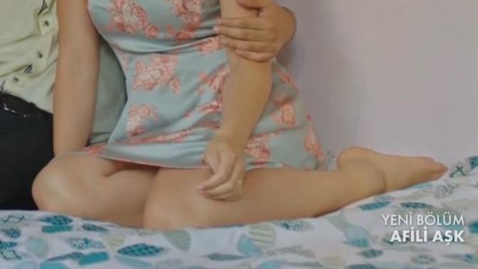 Burcu Özberk'in Bacakları Çok Güzel Değil mi?
