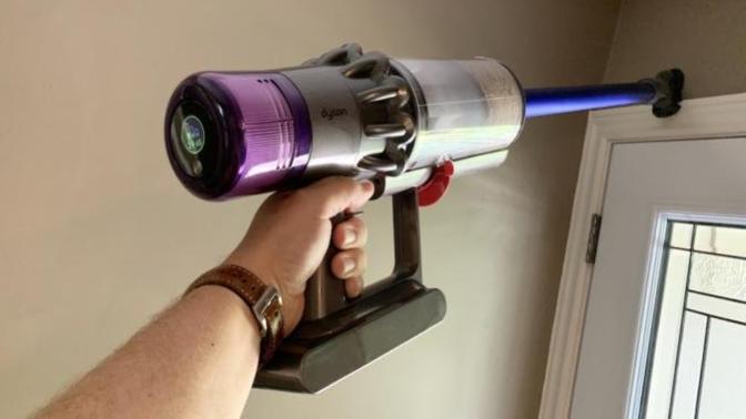 Dyson dikey şarjlı süpürge evi dip köşe temizlemeye yeter mi?