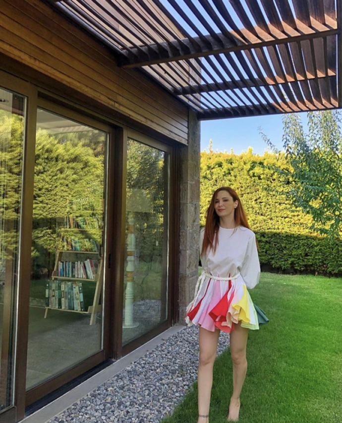 Arkadaşlar bu kadın ilik gibi mi yoksa çok mu abartılıyor?