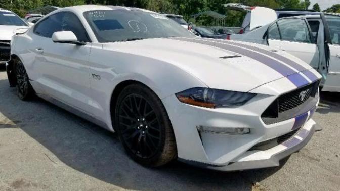 Ford Mustang vs Dodge Challenger hangisini tercih edersiniz?
