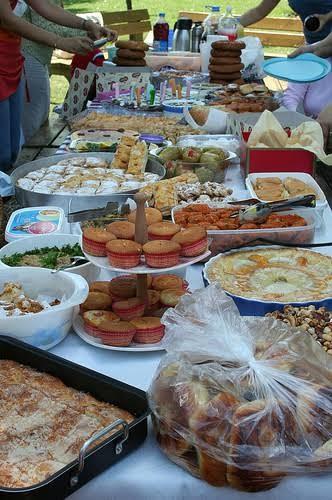 Piknikte kahvaltı yaparken neler tercih edersiniz? Örnek bir kahvaltı masası paylaşabilir misiniz?