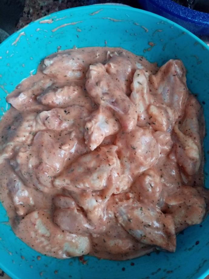 Soslu tavuk kanadı kızartma mı güzel olur, fırında mı?
