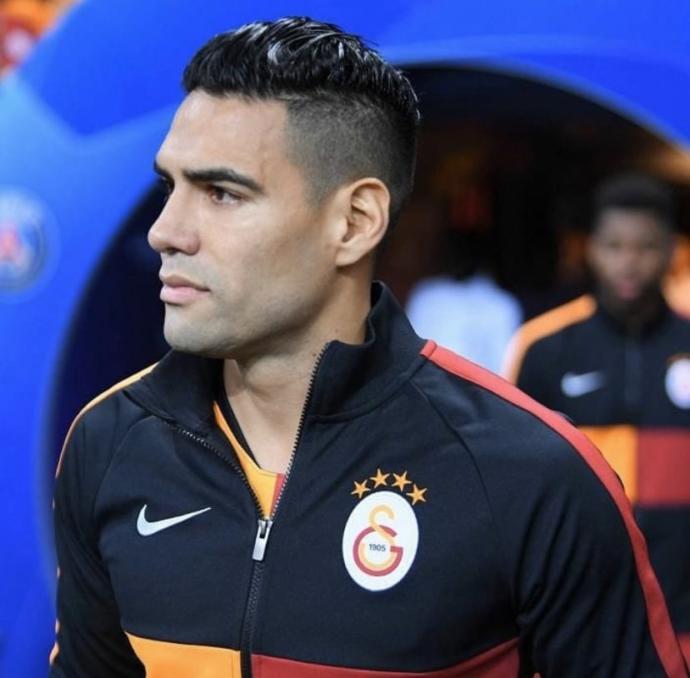 Loris Karius mu Radamel Falcao mu Sizce Hangisi Daha Yakışıklı ve Çekici?