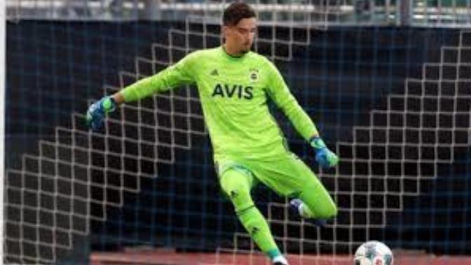 Sizce önümüzdeki sezon Fenerbahçe kalesini kim korumalı? Yoksa Altay yeterli mi?