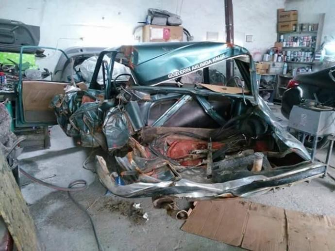 Renault 12 olan araçlar neden Tofaş gibi kazada ortadan ikiye bölünmez sizce arkadaşlar?