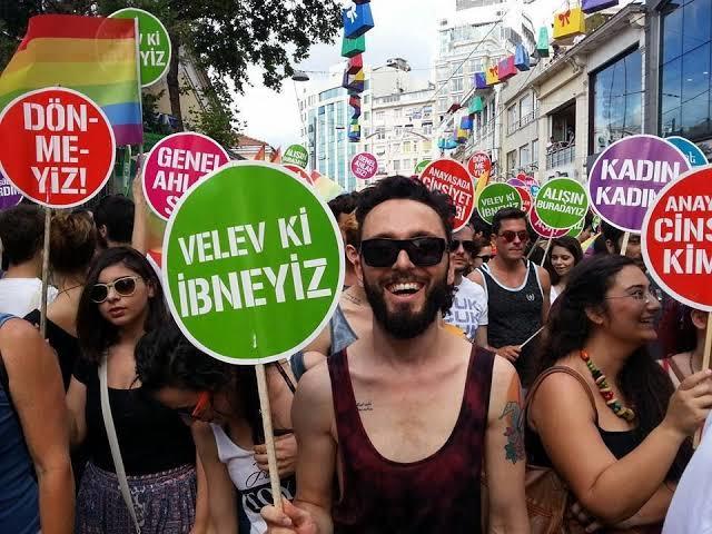 LGBT olan insanlar hakkında ne düşünüyorsunuz?
