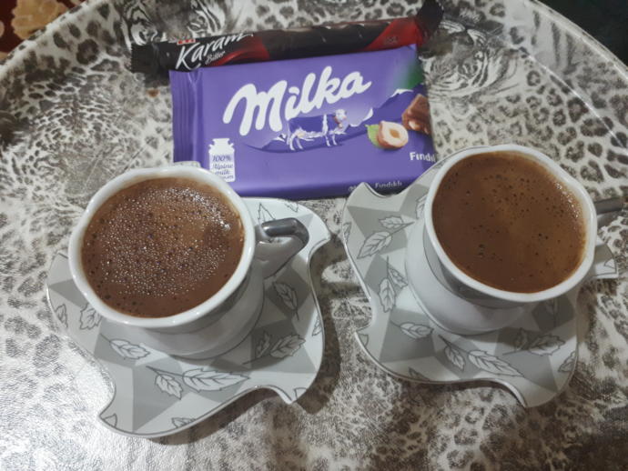 Kahvenize Kim Eşlik Etsin☕?