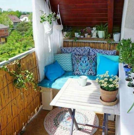 Hangi balkon dekorasyonu daha hoş?