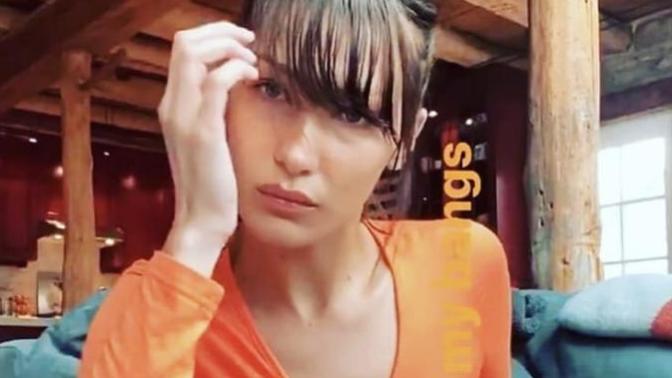 Bella Hadid, evde sıkıntıdan kahkül kesti! Siz kendinizde bir değişiklik yaptınız mı?