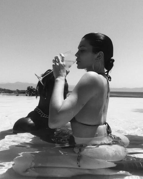 Kylie Jenner olsan da yapacaksın! Hayatınızda olan kişiyi telefonun arka planı yapar mısınız?