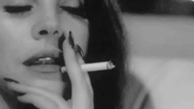Eşiniz evin içinde sigara içebilir mi?