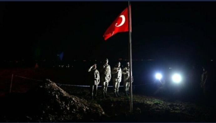 Türk askeri Kandil dağına Türk bayrağını dikti. Sence bu terörün sonu olabilir mi?