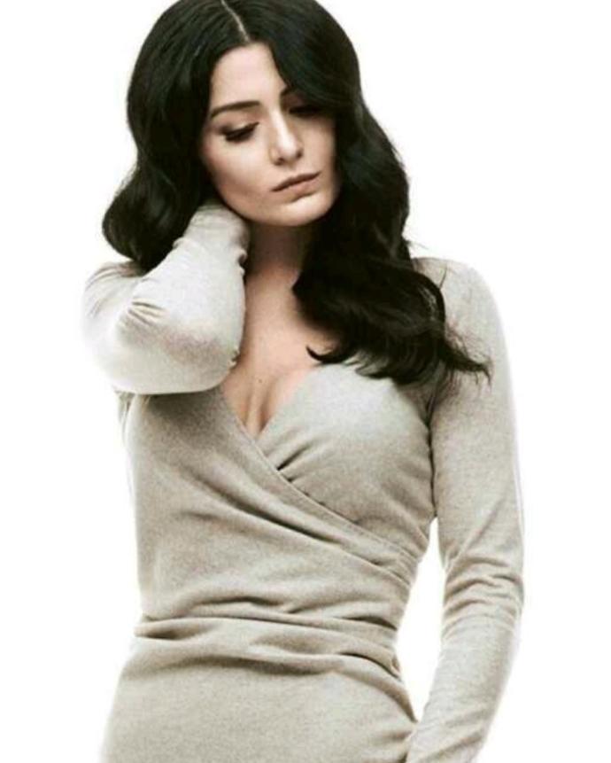 Deniz Çakırı beğeniyor musunuz? Güzel ve çekici mi?
