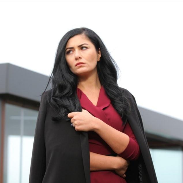 Deniz Çakırı beğeniyor musunuz? Güzel ve çekici mi?