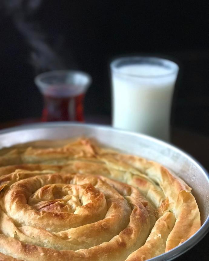 Böreğin yanına çay mı yoksa ayran mı daha çok yakışır?