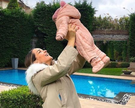 Anneler Gününün sembol annesi, çiçeği burnunda bu ünlü annelerden hangisi? 👩‍👦‍👦