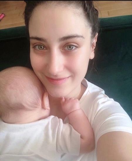 Anneler Gününün sembol annesi, çiçeği burnunda bu ünlü annelerden hangisi? 👩‍👦‍👦