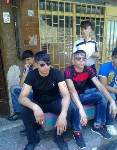 Arkadaşlar vatpetten kitap okumayı bad boy serseri çocukları çok seviyorum nasıl bad boy bulabilirim onlara benzeyen?
