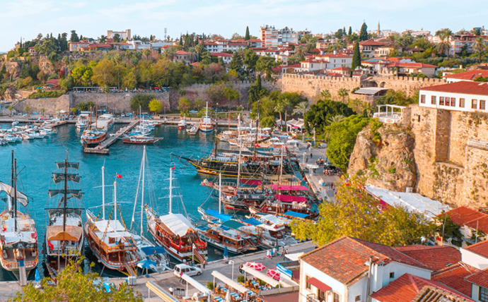 Antalya’da gezilecek en iyi yerleri önerir misiniz?