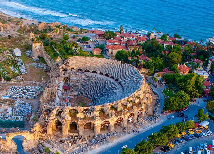 Antalya’da gezilecek en iyi yerleri önerir misiniz?