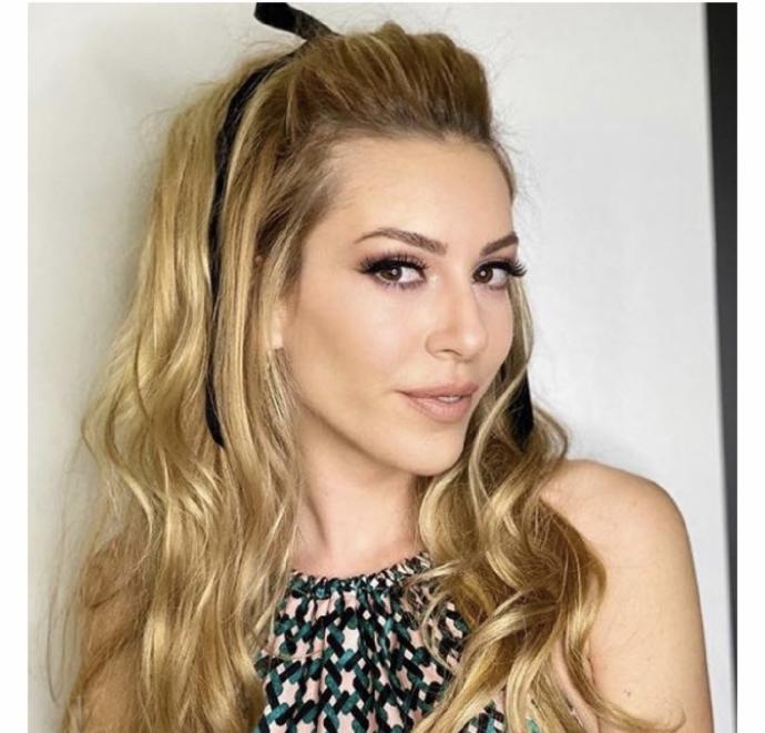 Sinem Kobal mı daha güzel Neslihan Atagül mü?