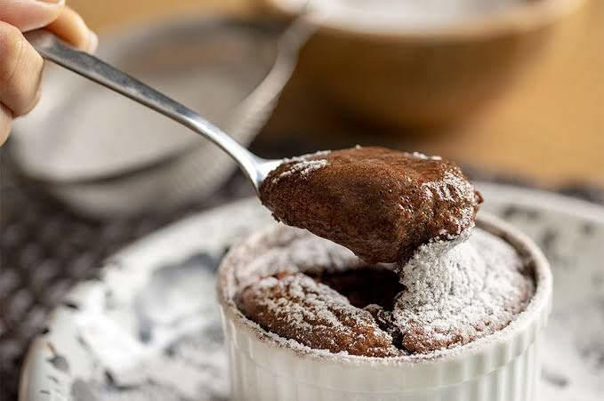 Hazır mısınız🚀Çikolata krizine giriyoruz😛Sufle mi Kakaolu ıslak kek mi?
