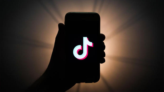 Tik tok kullanan biri ile ilişki kurar mıydınız?