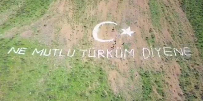 Polis ve jandarma Pülümür dağlarına Ay yıldız figürü yaptı.