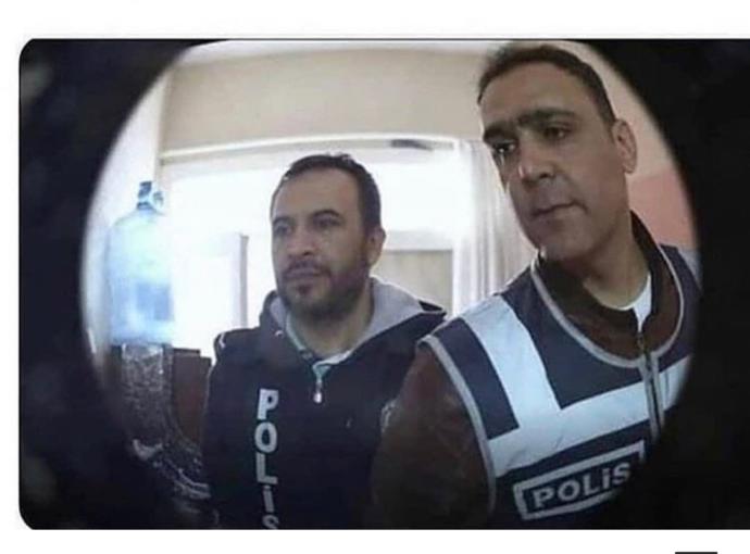 Kapınız polis tarafından çalsa muhtemelen hangi suçtan aranıyor olurdunuz?