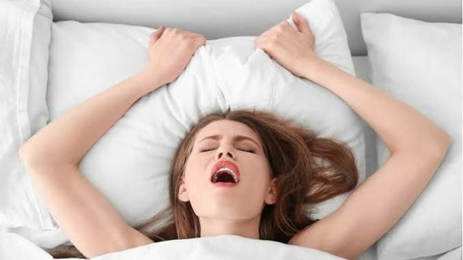 Kadınlardan da erkekler gibi sperm akar mı?