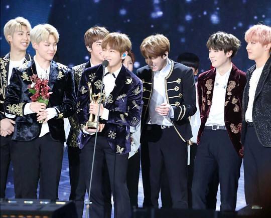 BTS vs BLACKPINK 🤔?
