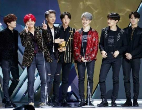 BTS vs BLACKPINK 🤔?