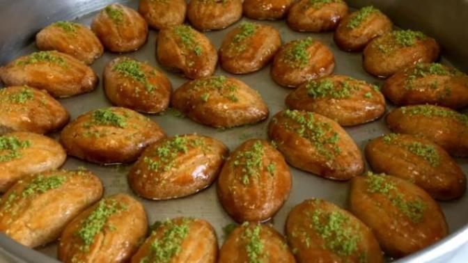 Şekerparenin şerbeti hemen dökülür mü, ilk sıcağının çıkmasını beklemek gerekir mi?